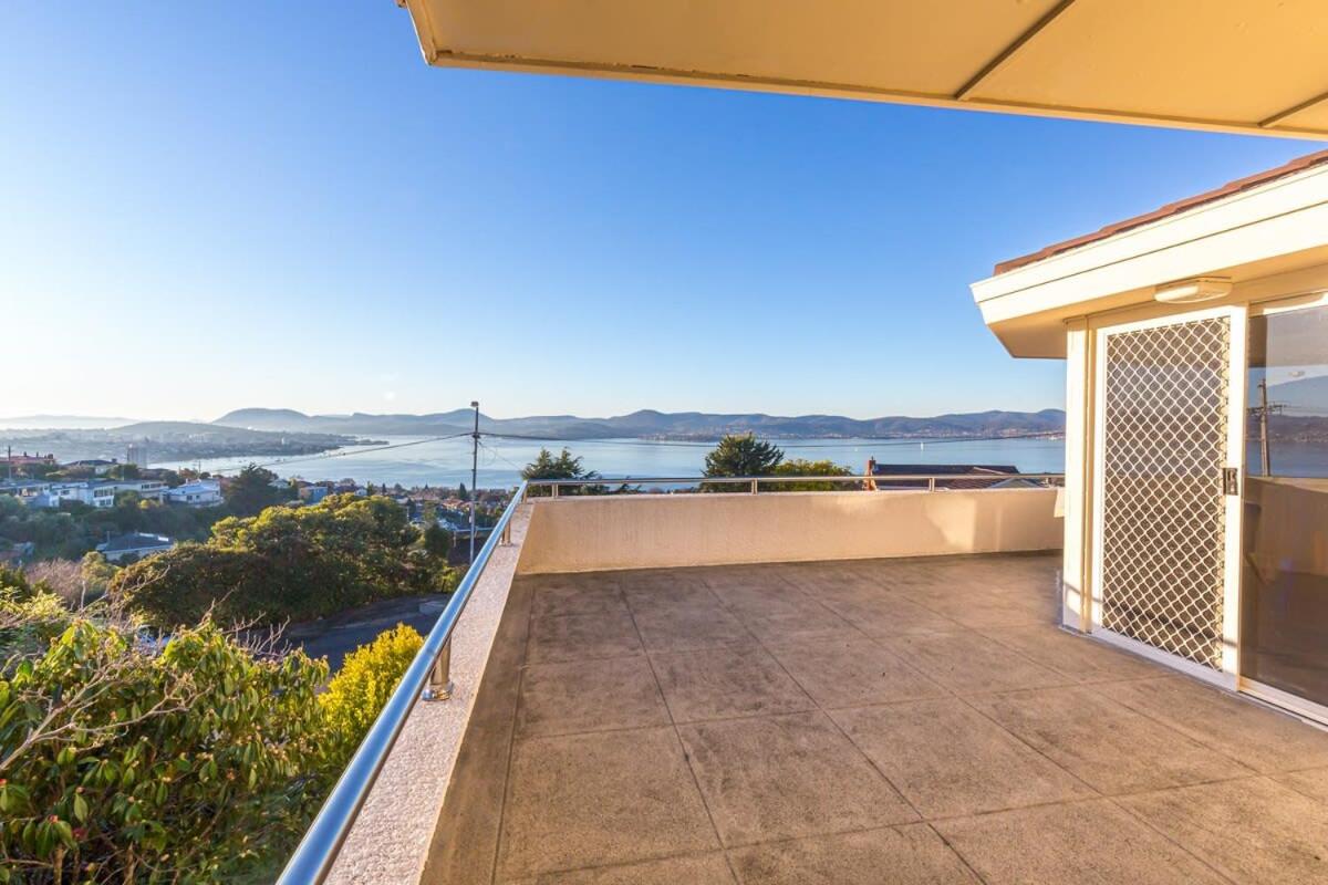 Swan Sea Retreat - Stunning 360 Waterfront views