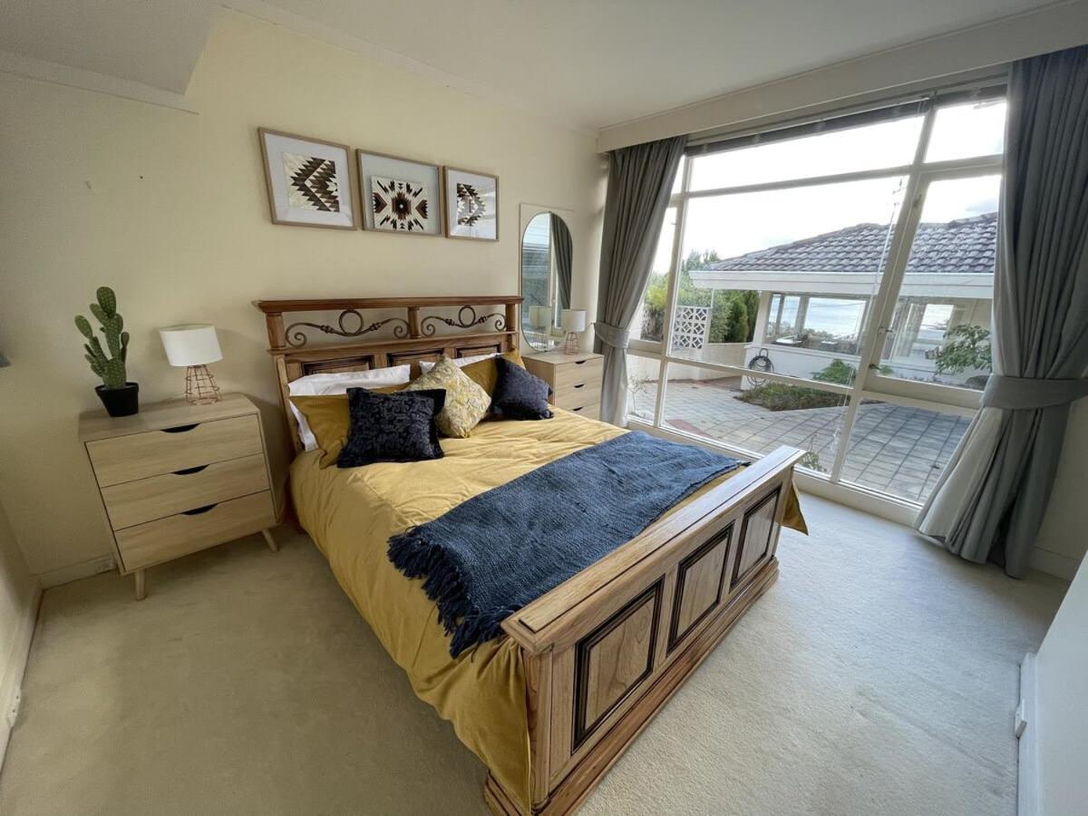 Swan Sea Retreat - Stunning 360 Waterfront views