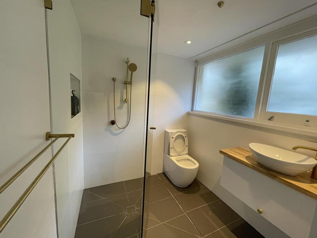 Swan Sea Retreat - Stunning 360 Waterfront views