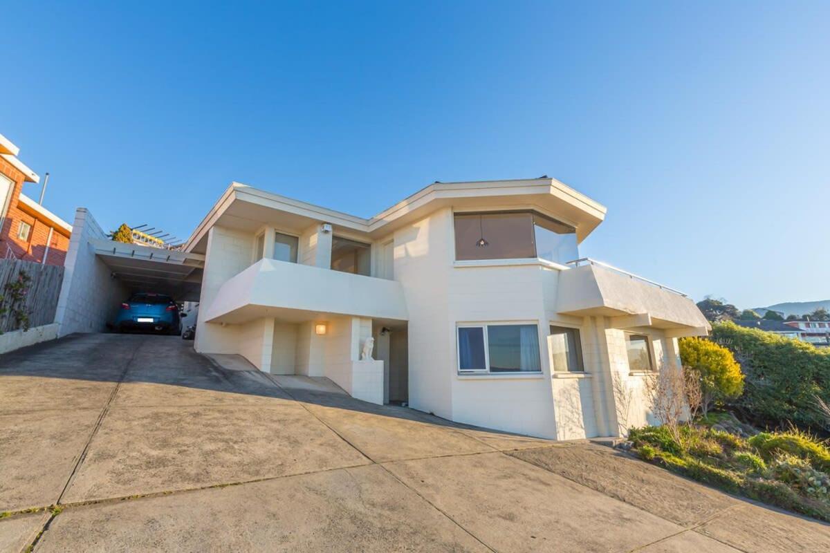 Swan Sea Retreat - Stunning 360 Waterfront views