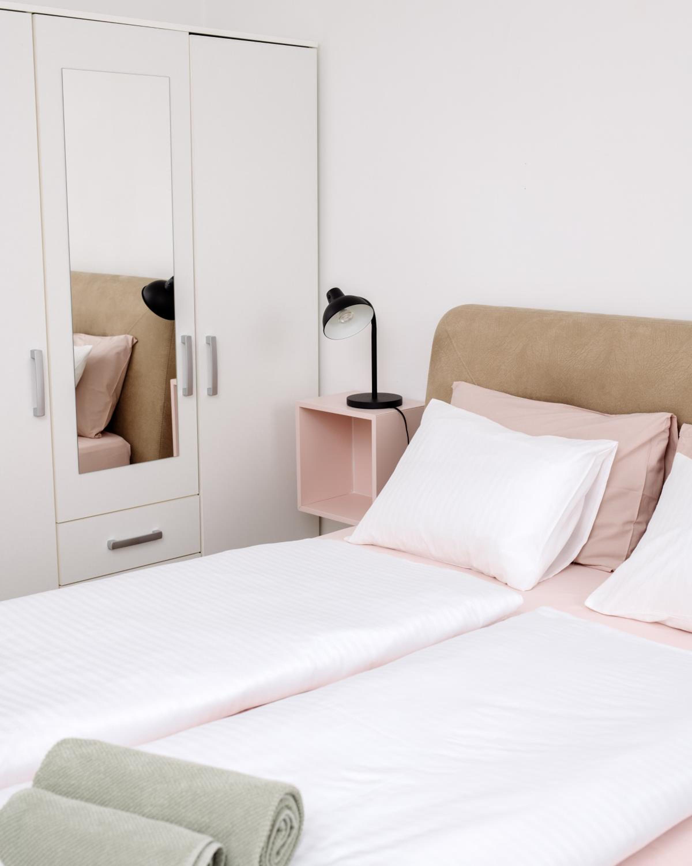 WAREHOUSE 33 - Apartments with car park - Flexible check in view 4