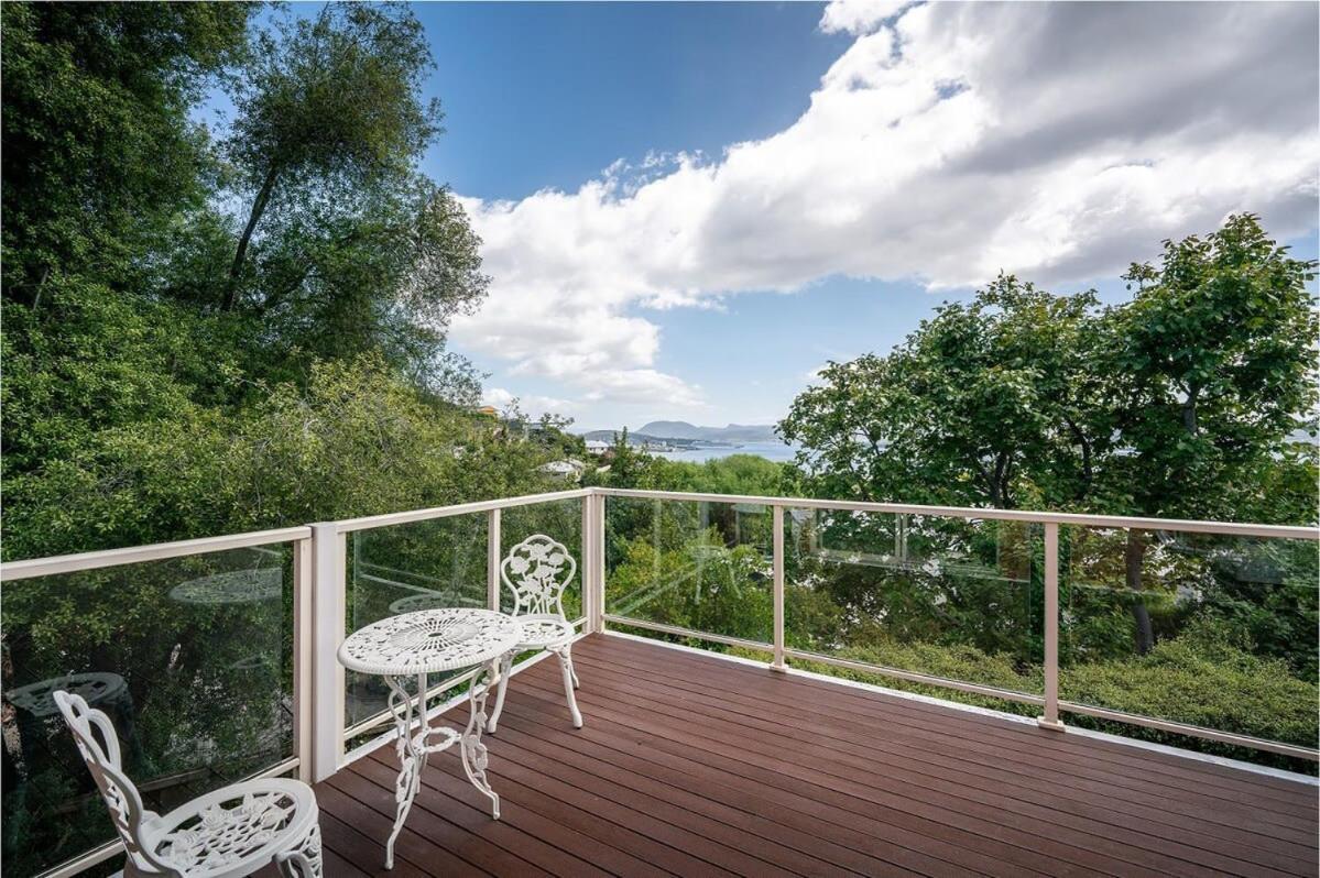 Riveting House with Incredible water-view at SandyBay