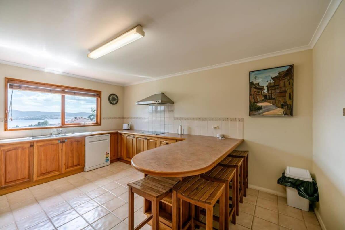 Riveting House with Incredible water-view at SandyBay