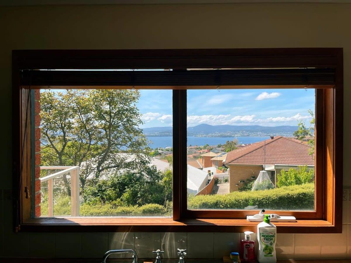 Riveting House with Incredible water-view at SandyBay