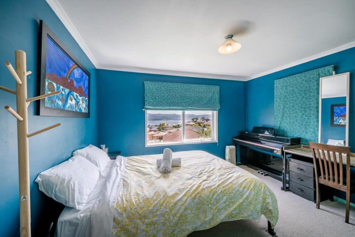 Riveting House with Incredible water-view at SandyBay