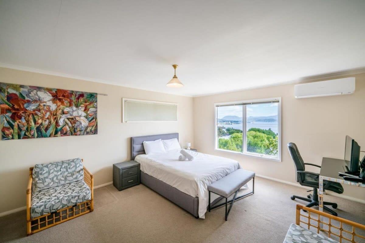 Riveting House with Incredible water-view at SandyBay