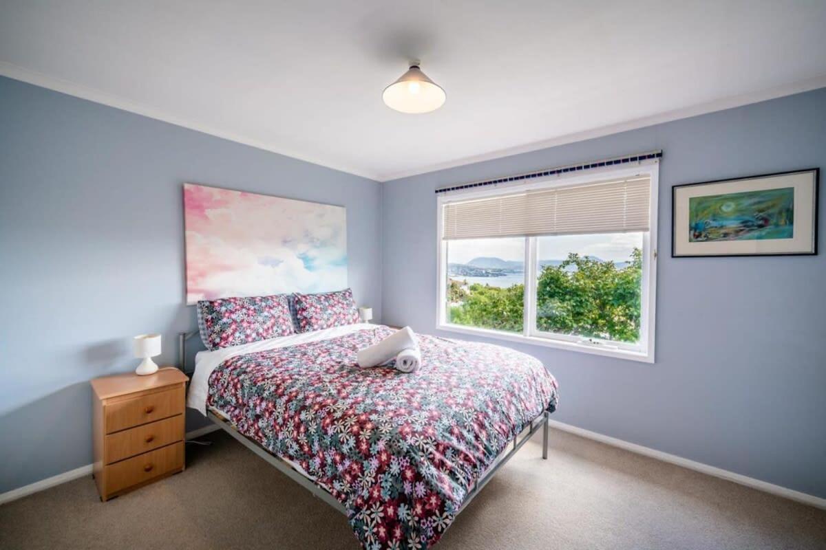 Riveting House with Incredible water-view at SandyBay