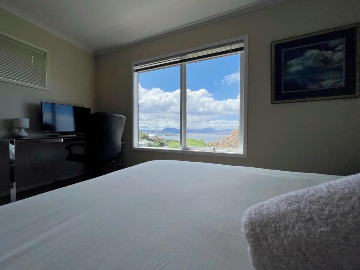 Riveting House with Incredible water-view at SandyBay