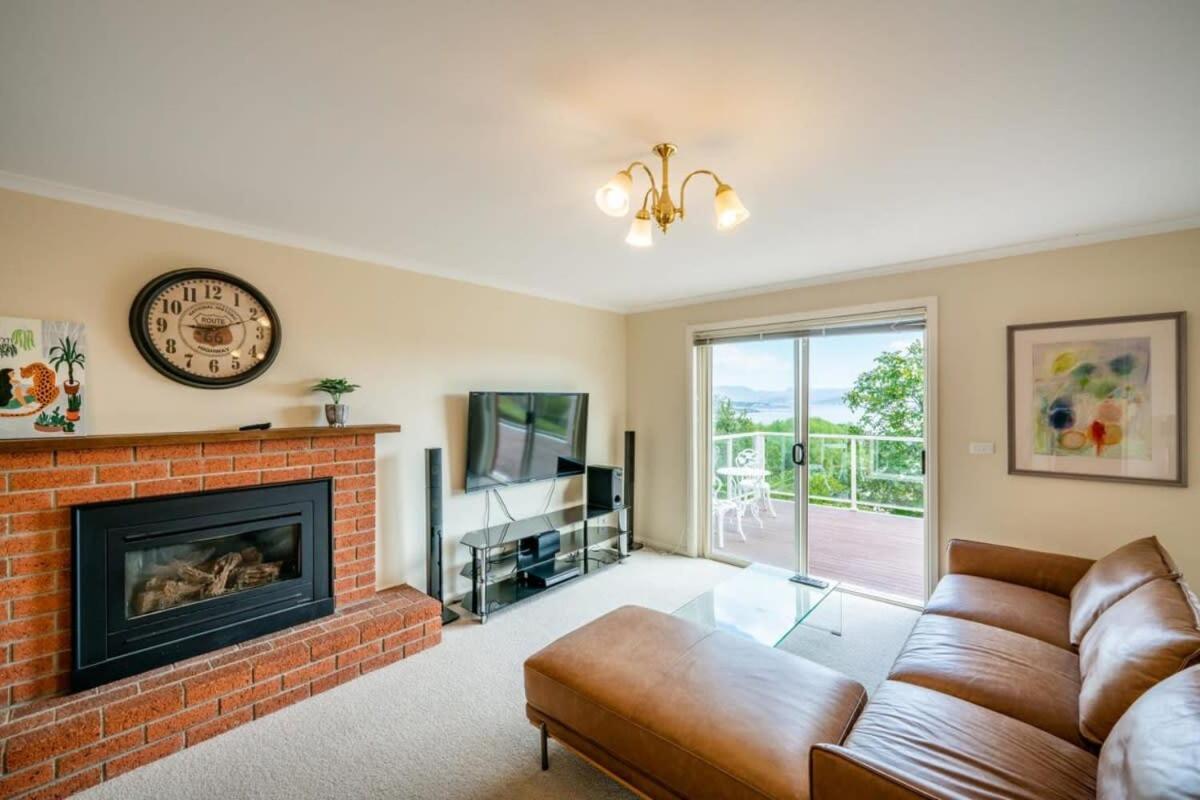 Riveting House with Incredible water-view at SandyBay