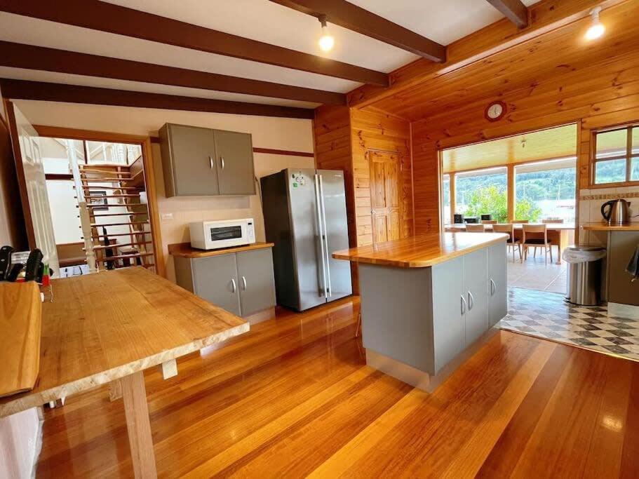 Stunning Water front view House at Kettering