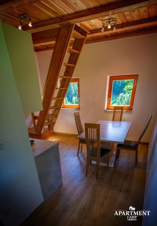 Wooden Chalet - Homestead Vrhovc