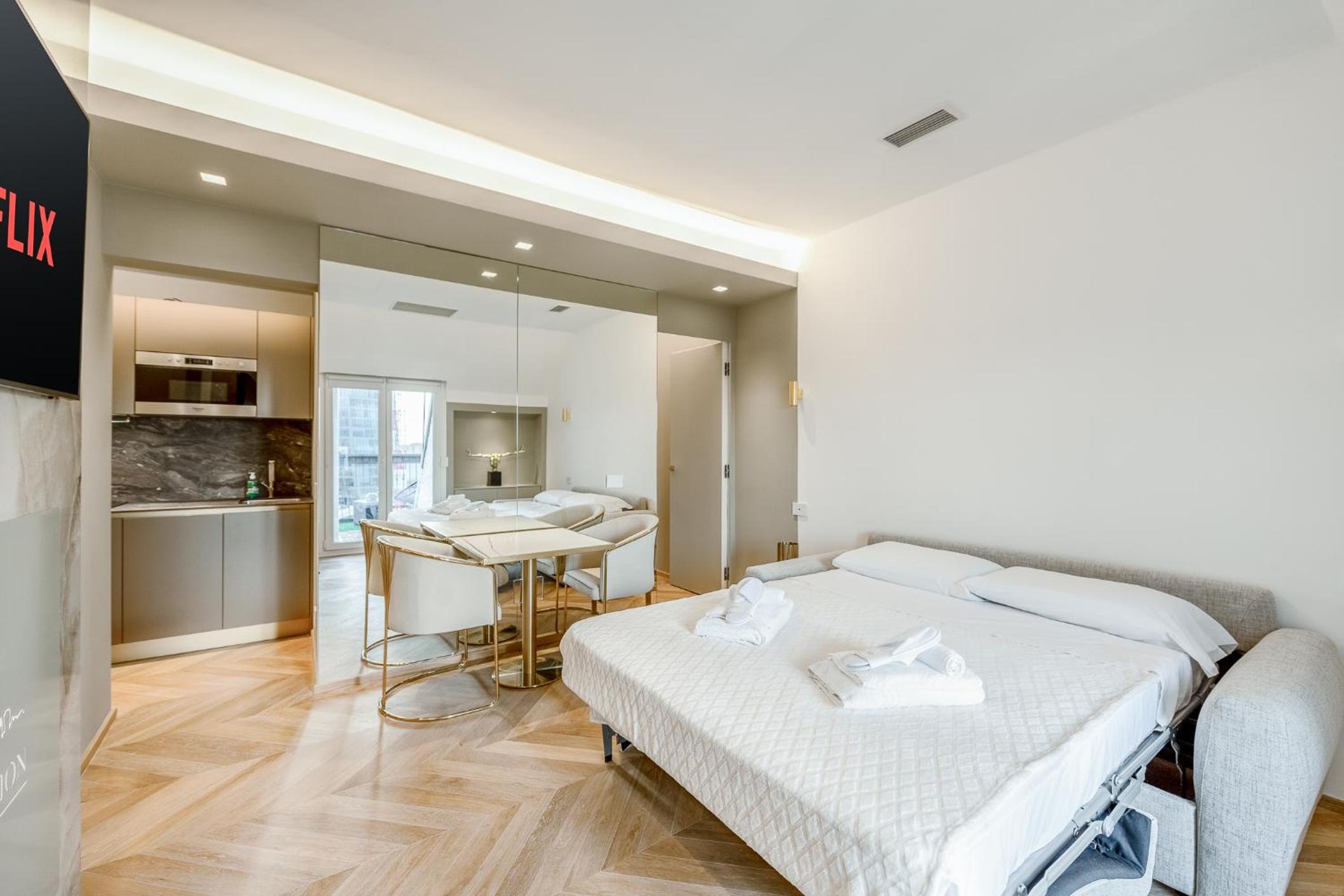 Luxury Skyview Suite - Citylife Apartment - MiCo