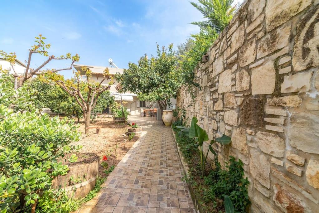 Citrea Stylish House with Garden near Beach view 3