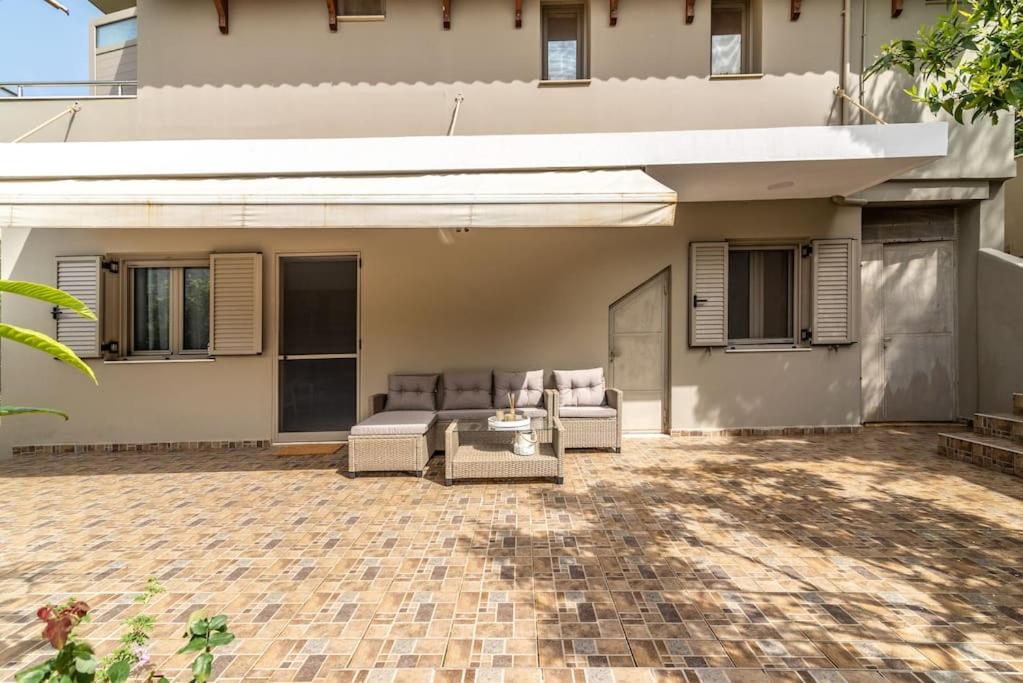 Citrea Stylish House with Garden near Beach view 4