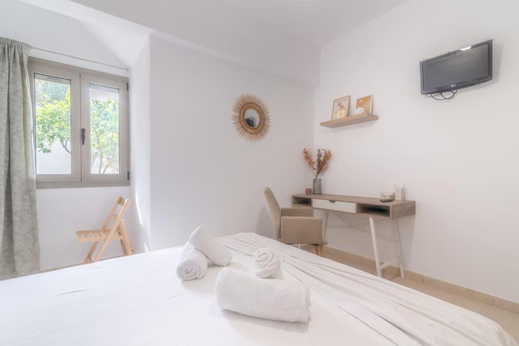 Citrea Stylish House with Garden near Beach view 5