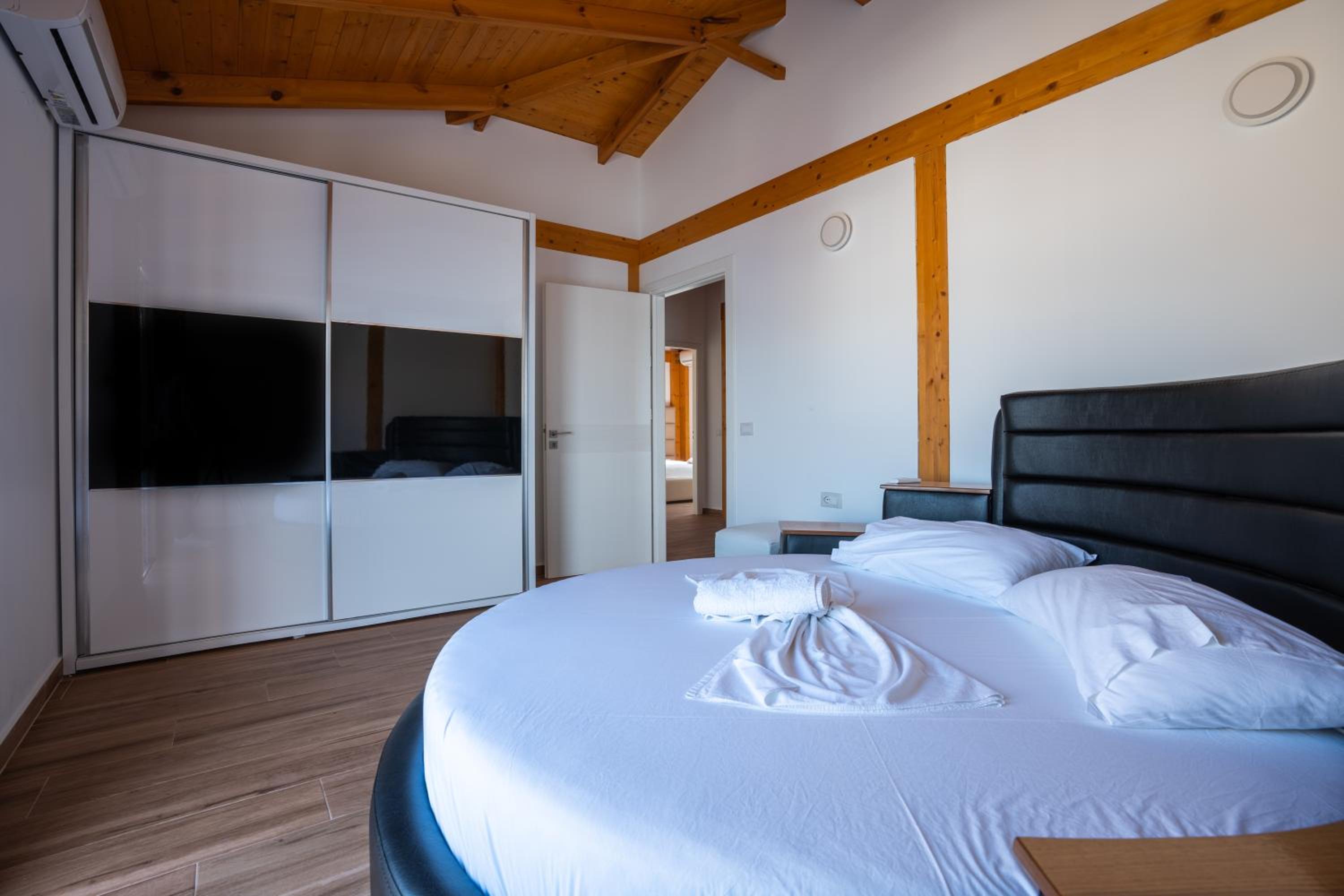 Deluxe wooden villa