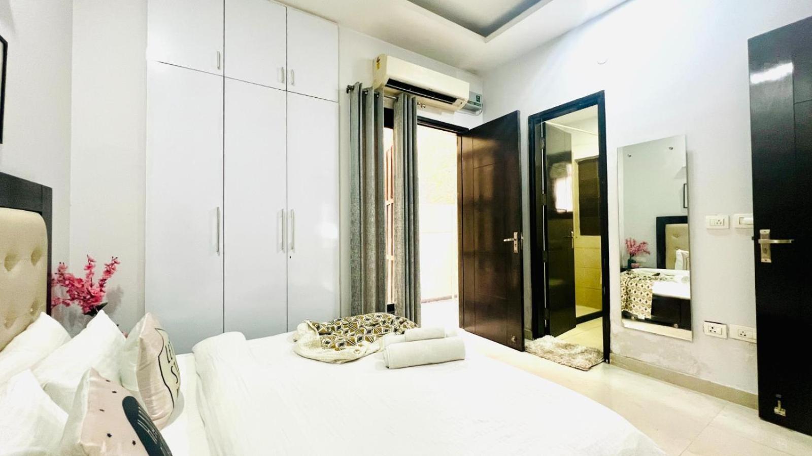 BluO Awesome 1BHK DLF Galleria Market ,Gym TT view 5