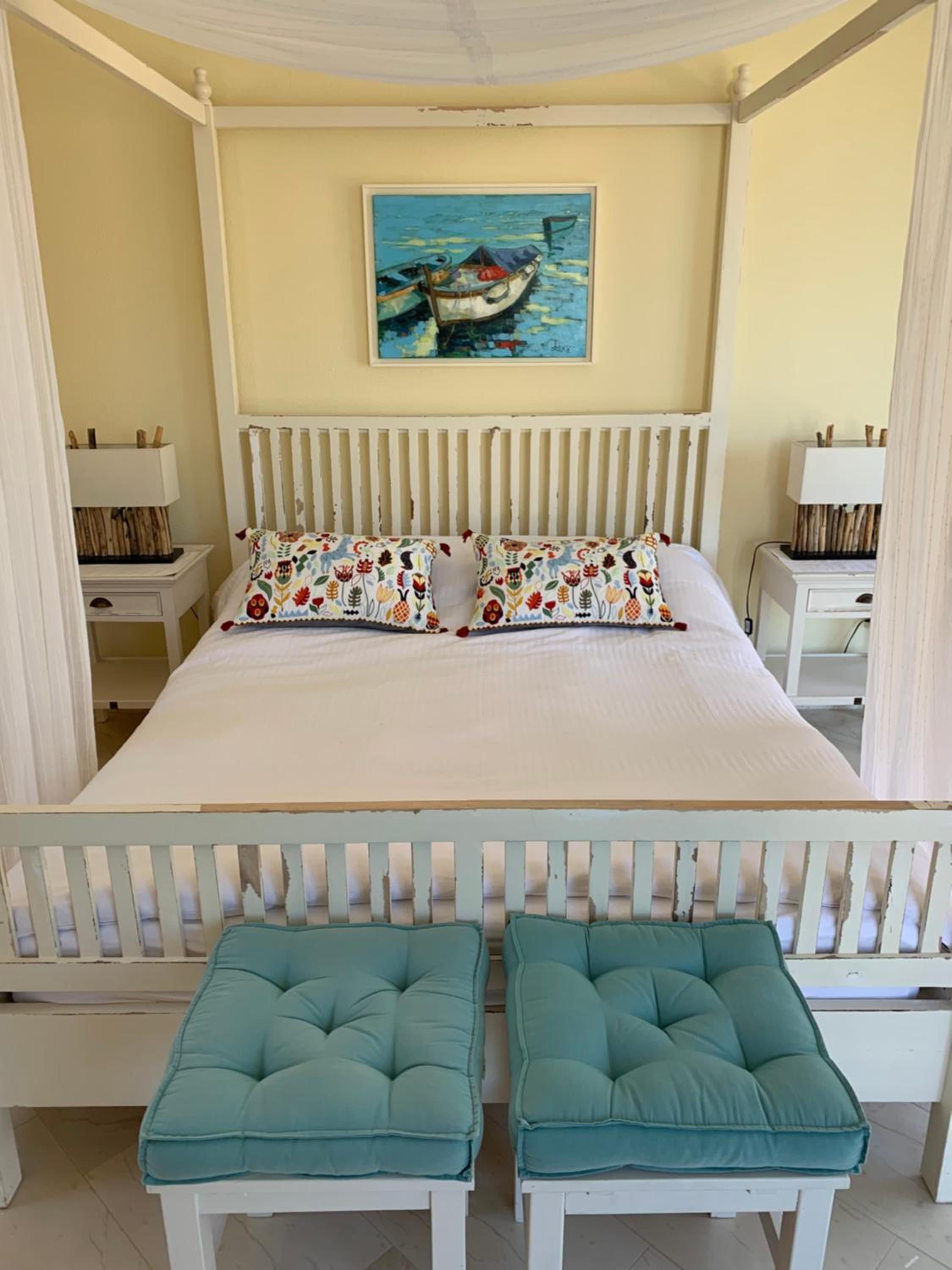 Charming Mokalo Seaside House next to Beach view 2