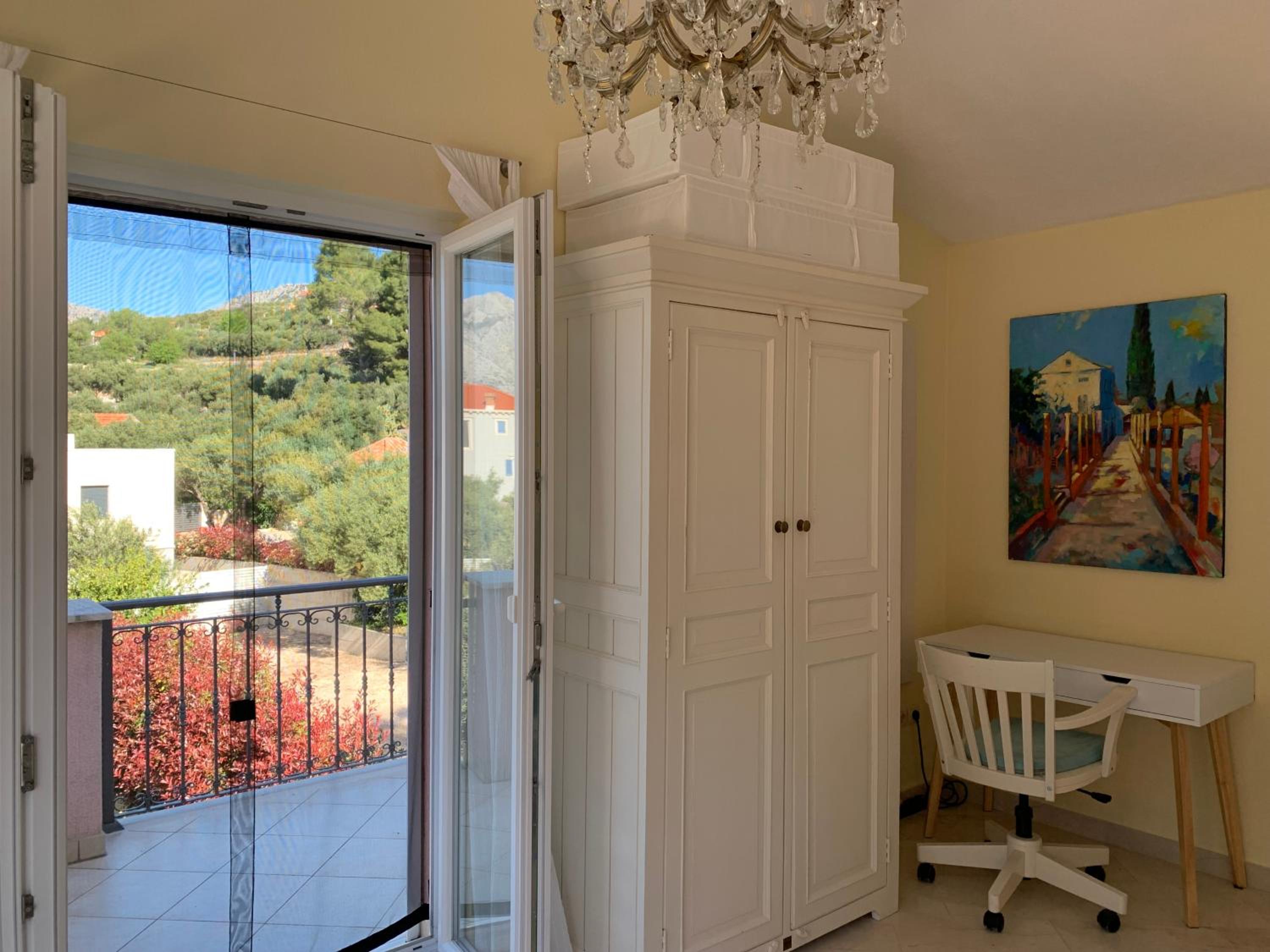 Charming Mokalo Seaside House next to Beach view 5