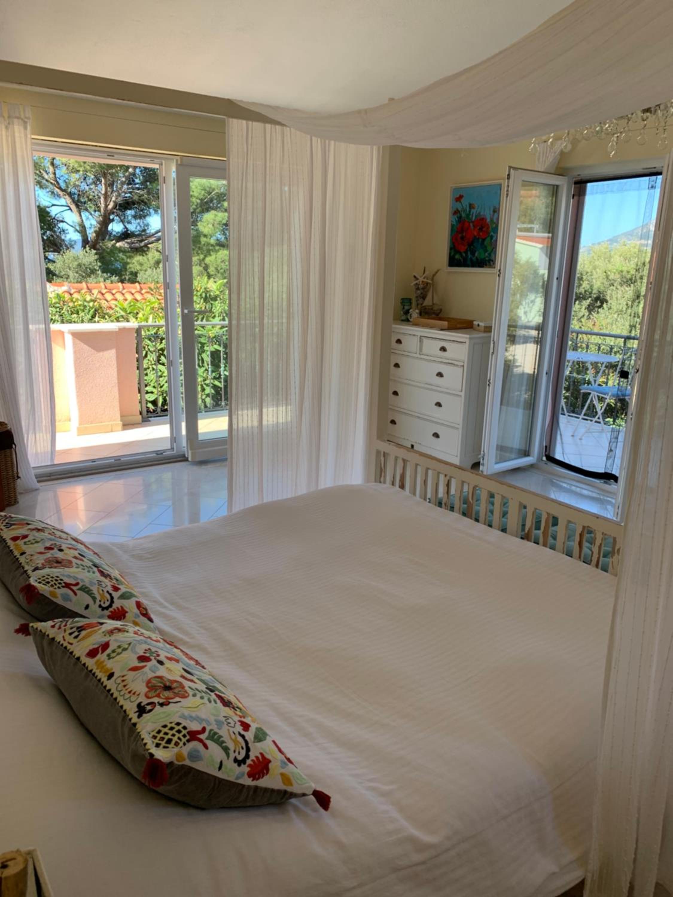 Charming Mokalo Seaside House next to Beach view 4
