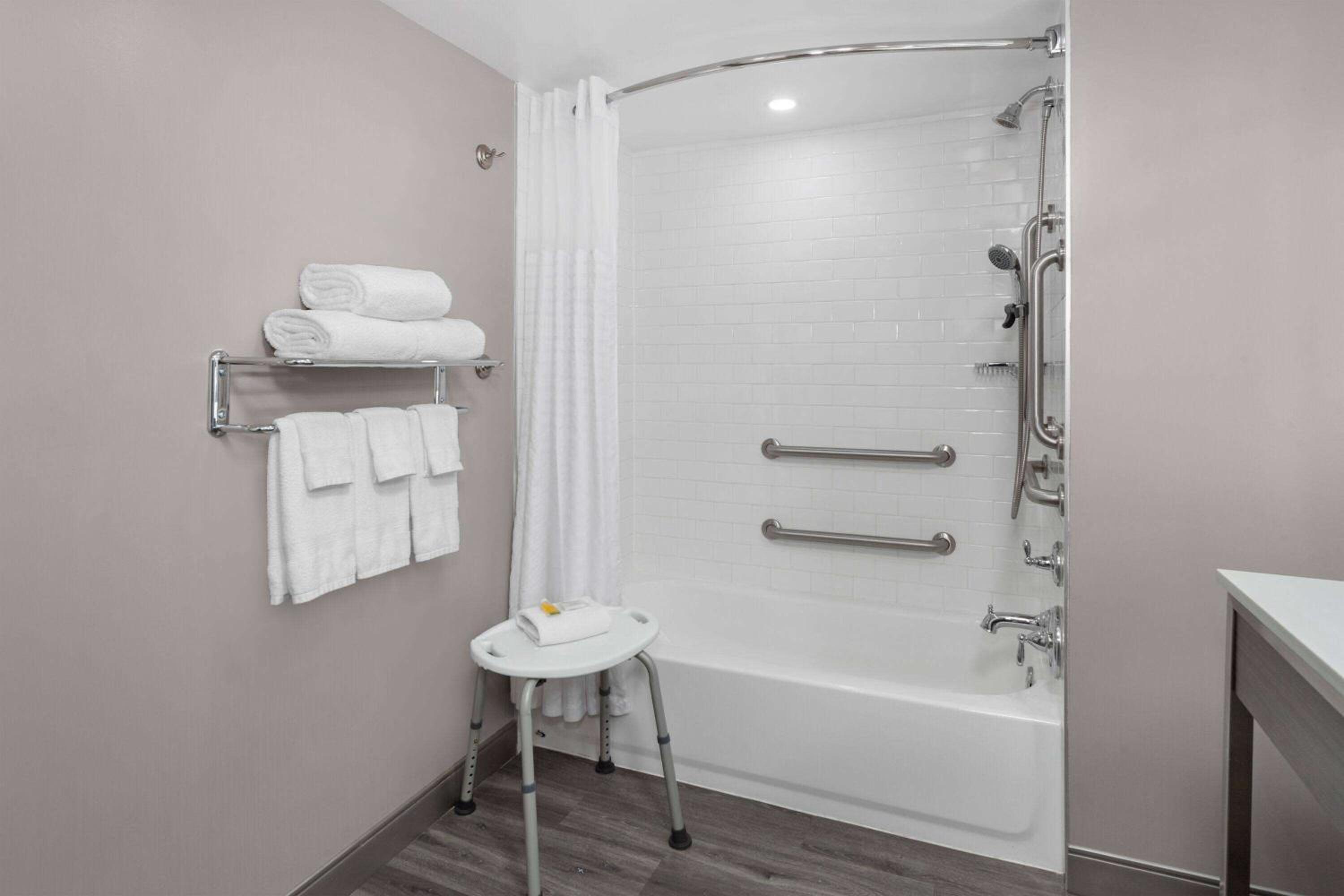 Days-Inn by Wyndham Baltimore Northwest - Property Image 41