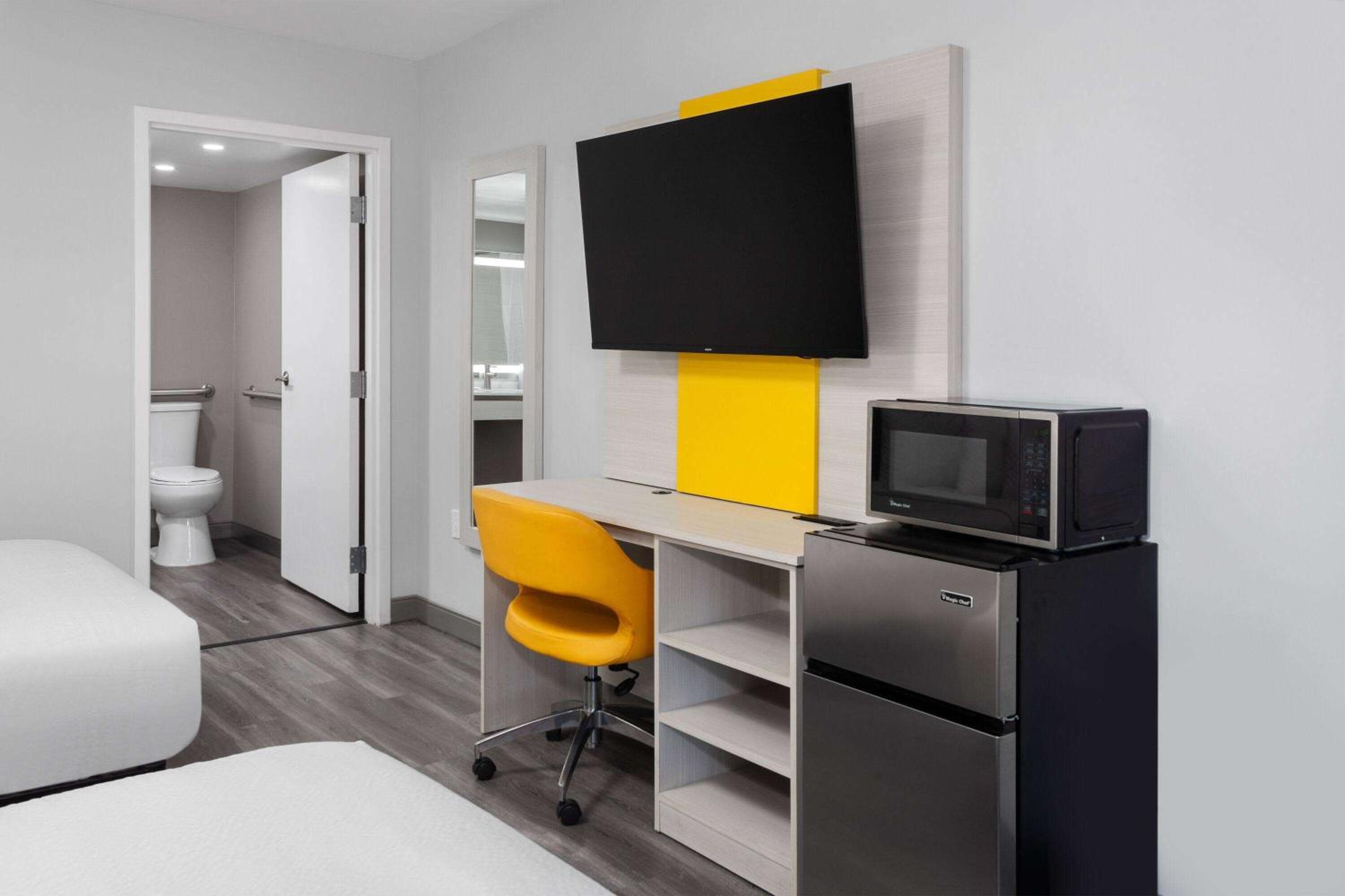 Days-Inn by Wyndham Baltimore Northwest - Property Image 18