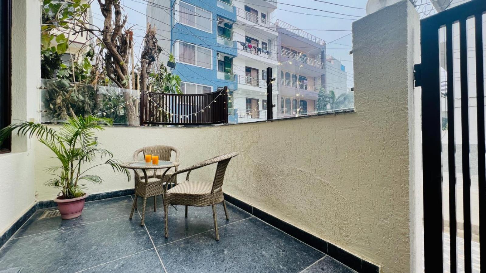 BluO Awesome 1BHK DLF Galleria Market ,Gym TT view 2