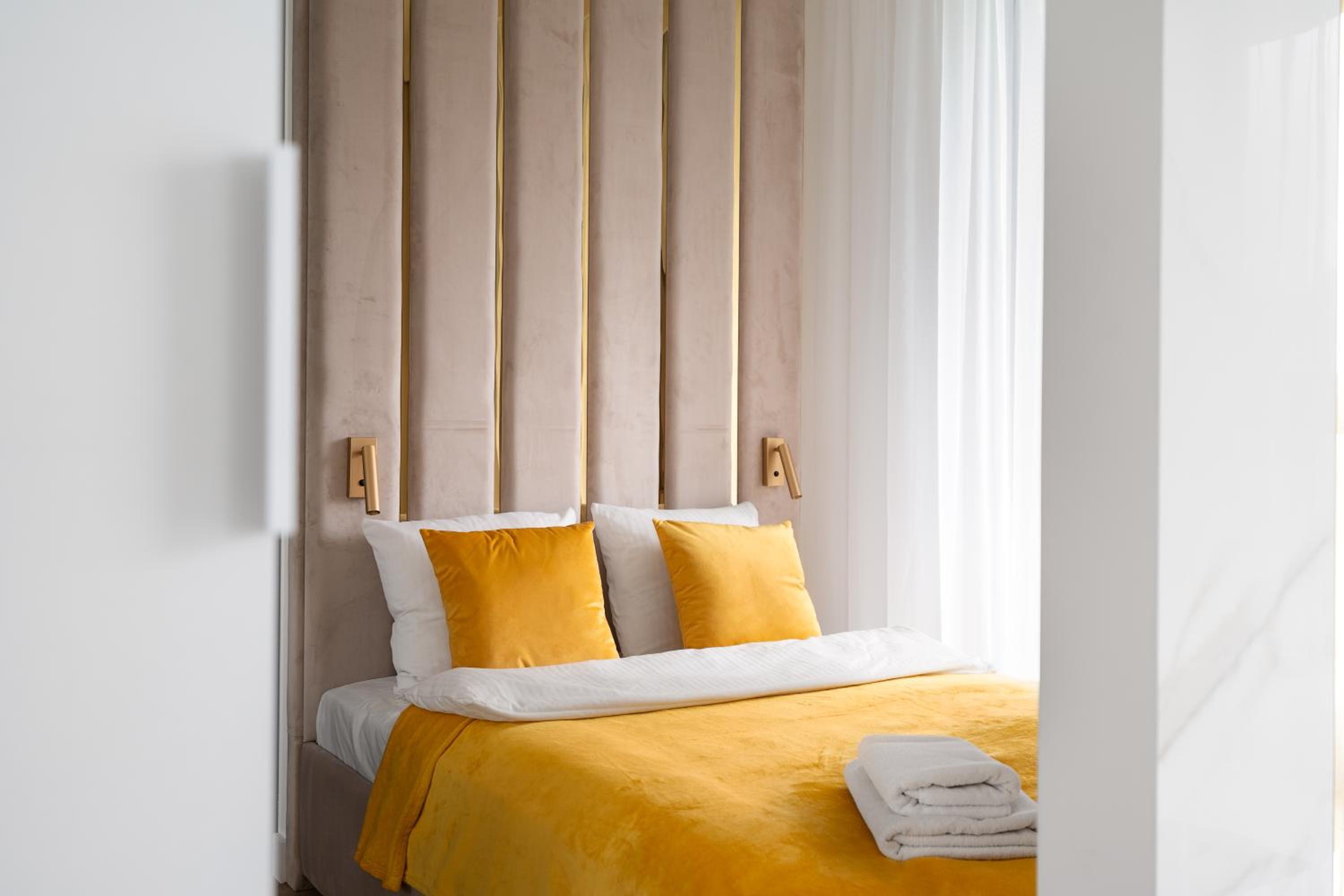 Golden Apartments Warsaw - Premium Stay at Grzybowska 37