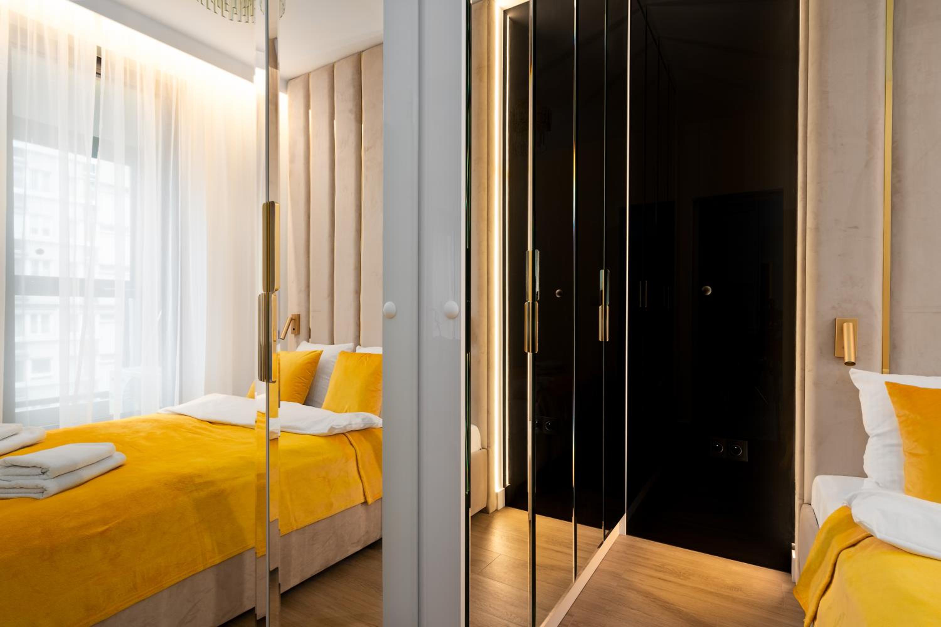 Golden Apartments Warsaw - Premium Stay at Grzybowska 37