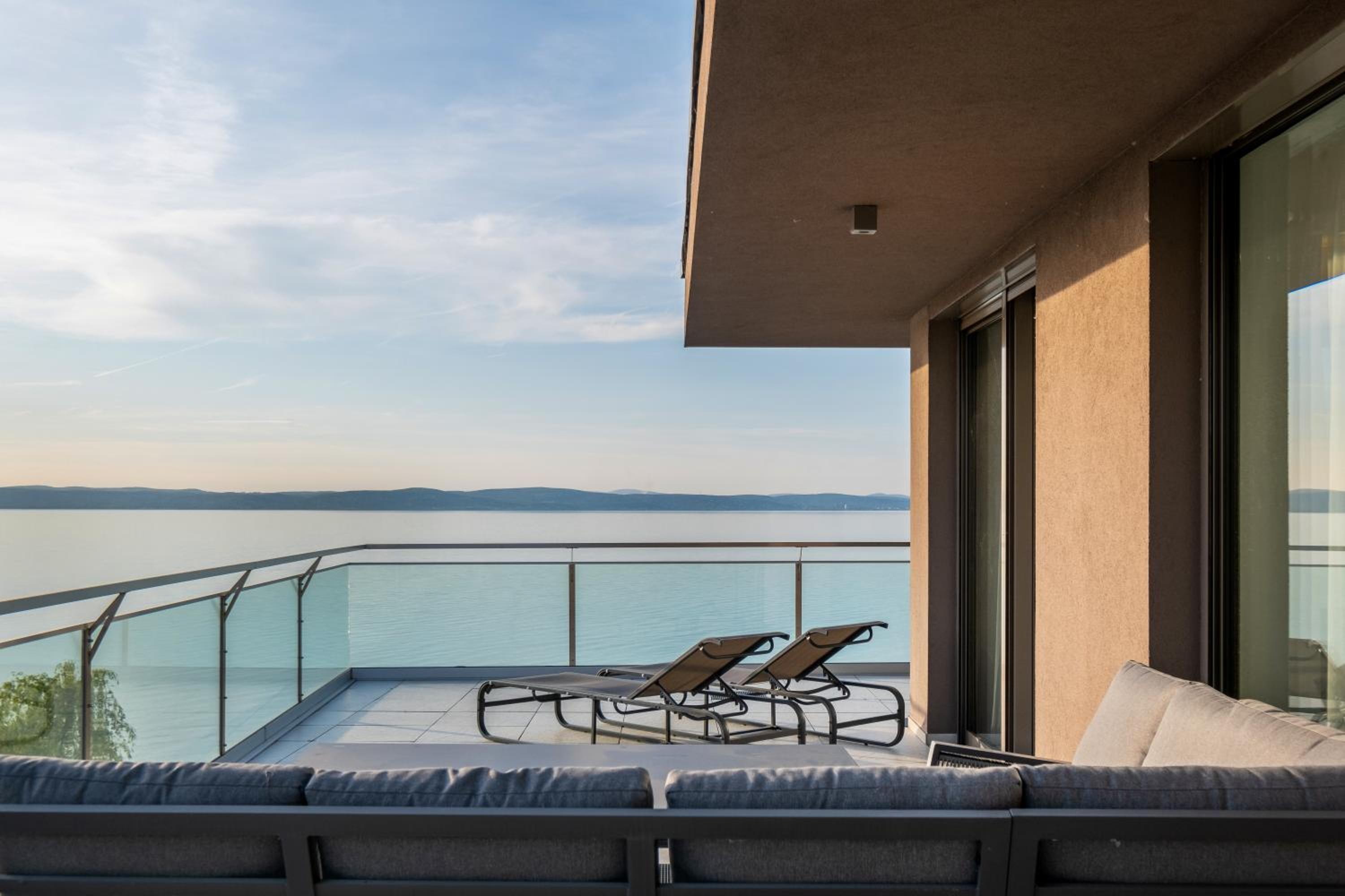 MF Coral 52 Duplex Penthouse