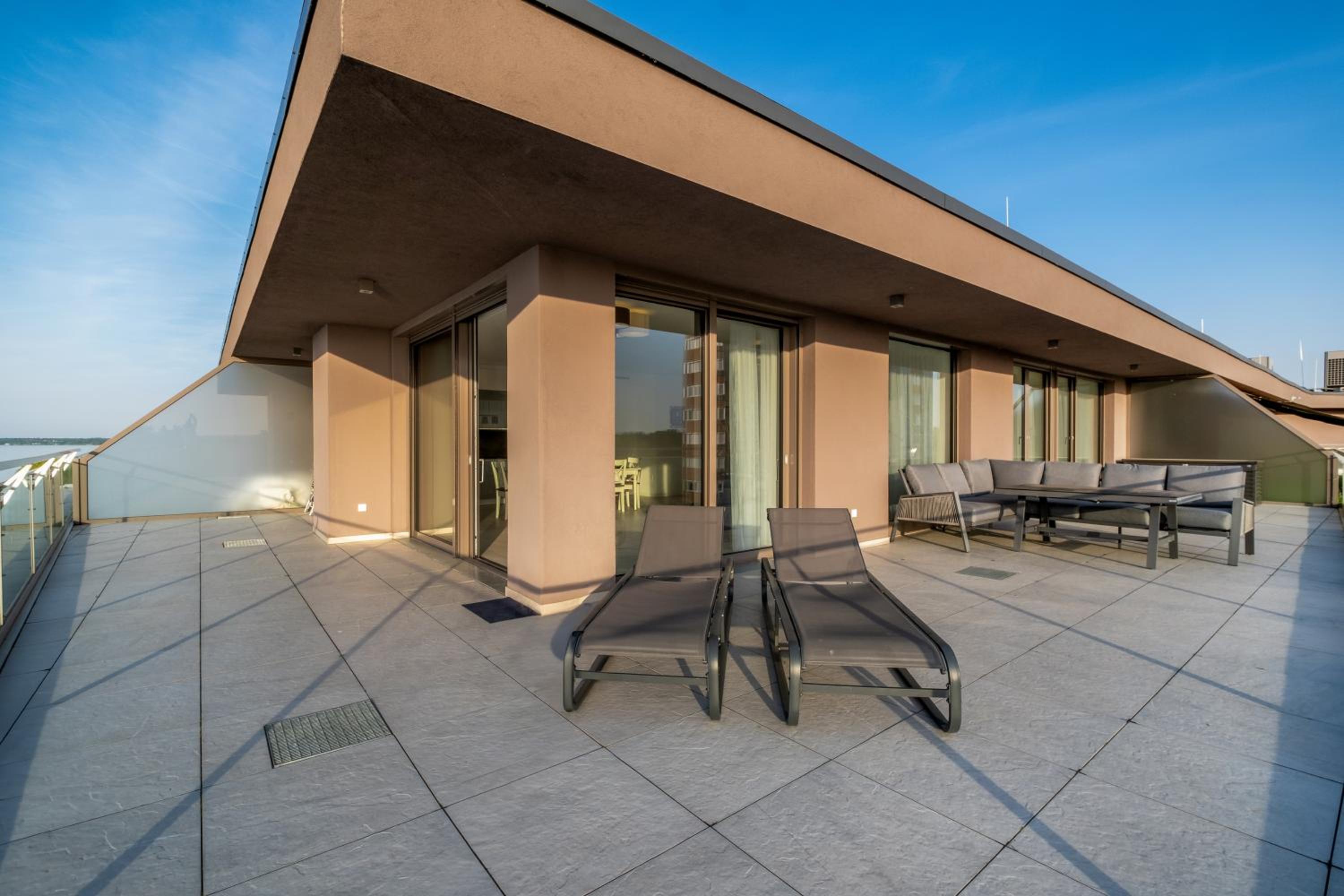 MF Coral 52 Duplex Penthouse
