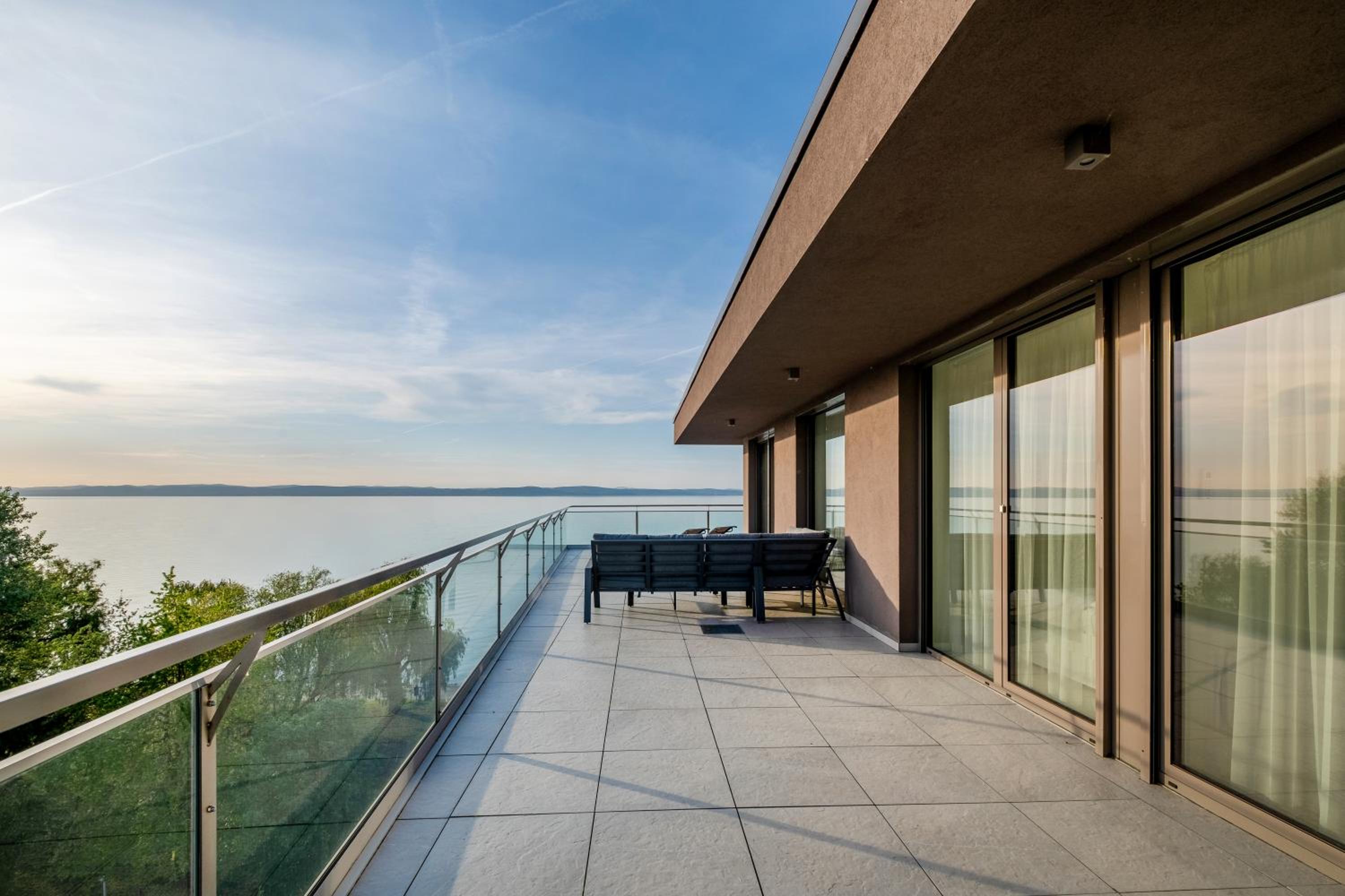 MF Coral 52 Duplex Penthouse