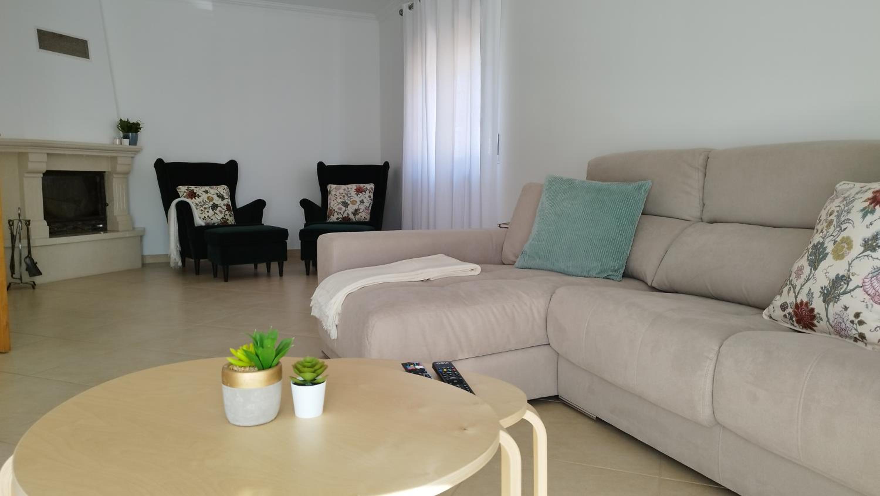 Bright and Spacious Villa with Patio and BBQ view 4