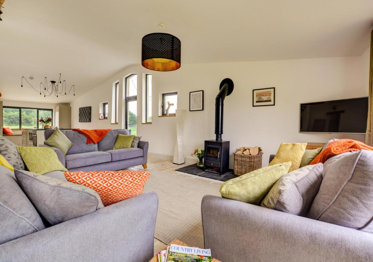10 Bed in Briston oc-mjbrdb
