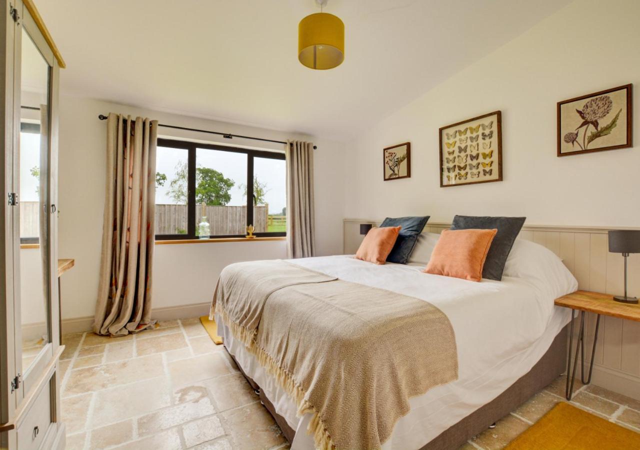 10 Bed in Briston oc-mjbrdb