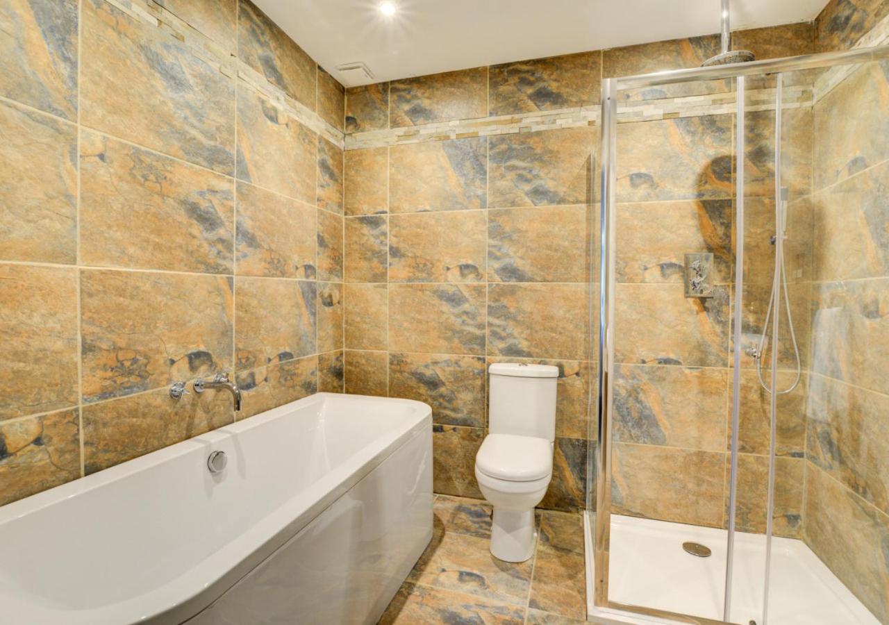 10 Bed in Briston oc-mjbrdb
