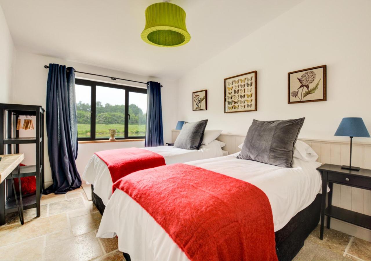 10 Bed in Briston oc-mjbrdb