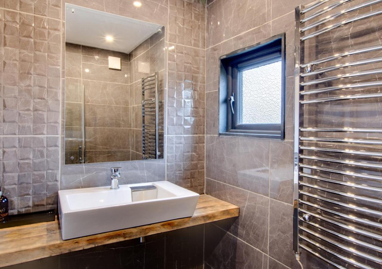 10 Bed in Briston oc-mjbrdb