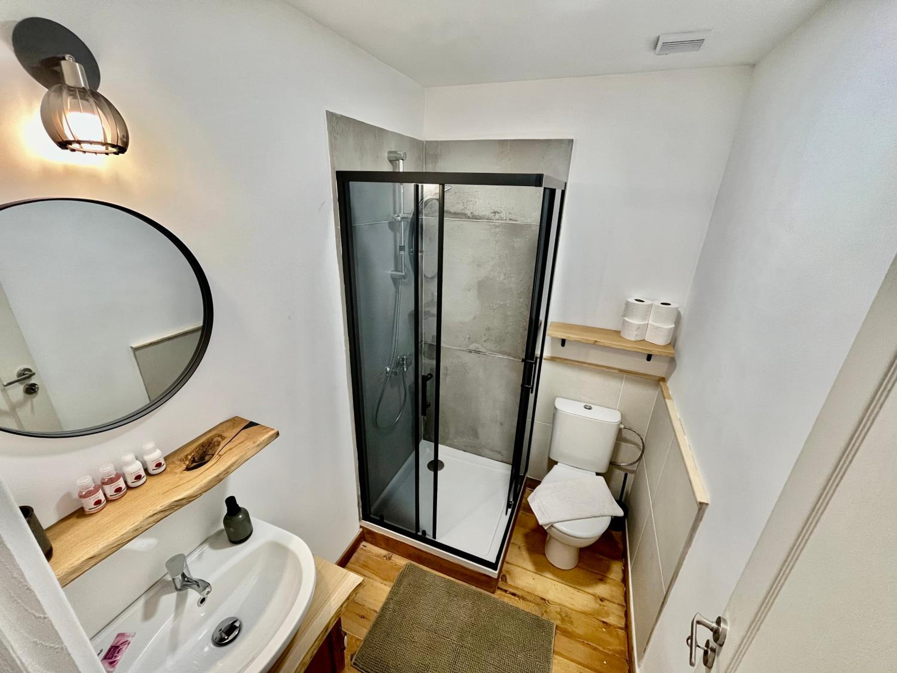 SKYLER VINTAGE APARTMENTS