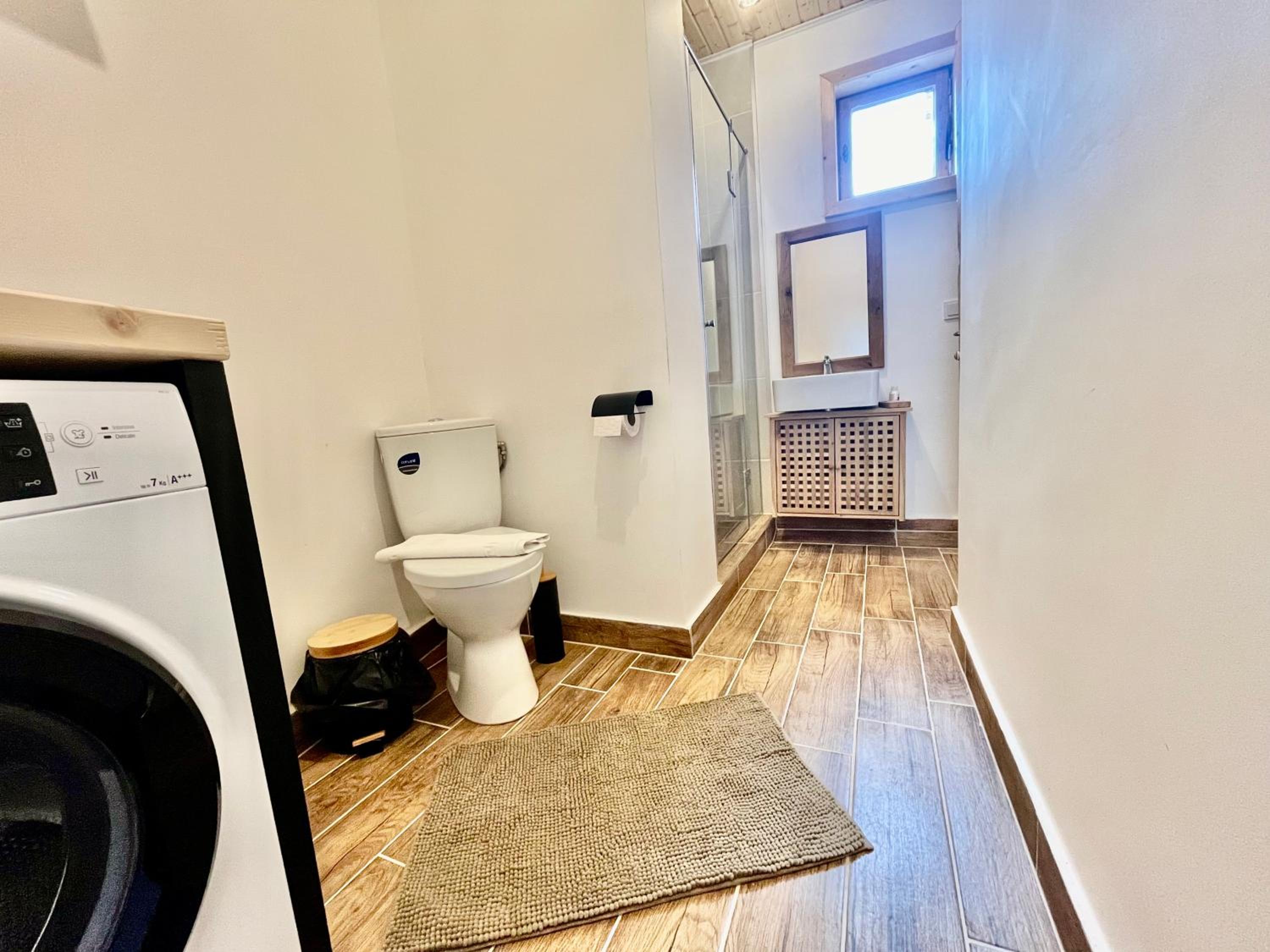 SKYLER VINTAGE APARTMENTS