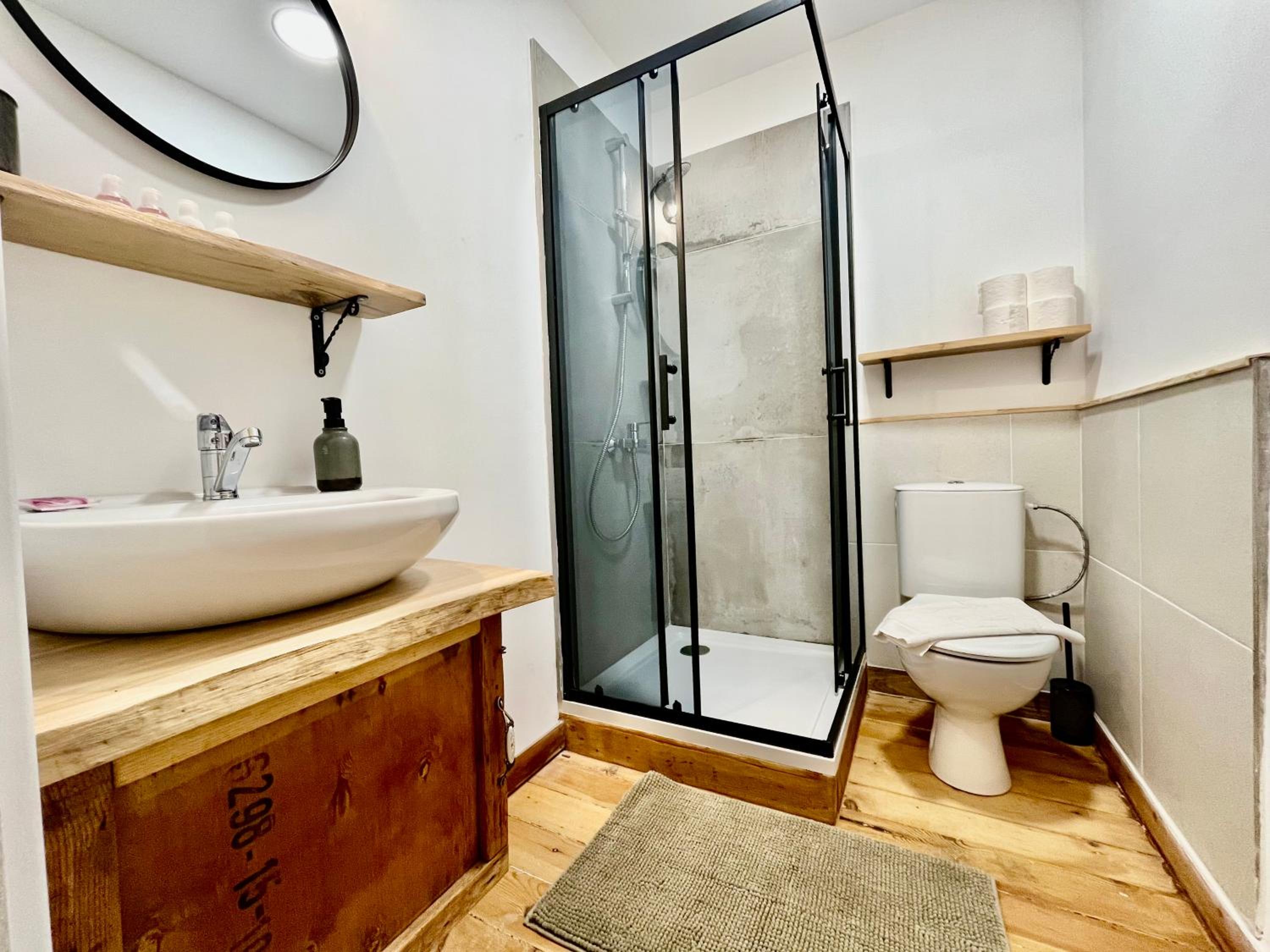 SKYLER VINTAGE APARTMENTS