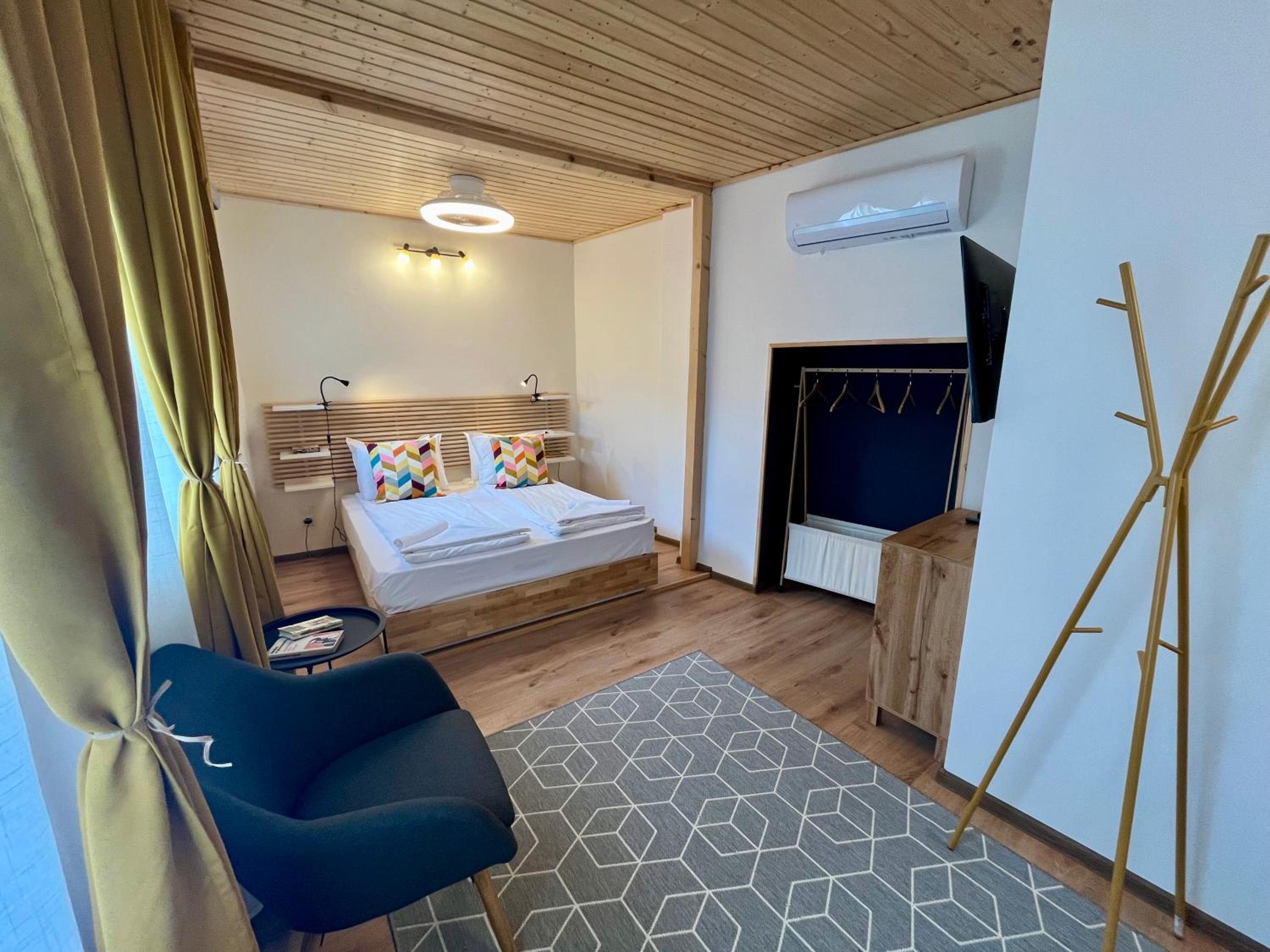 SKYLER VINTAGE APARTMENTS