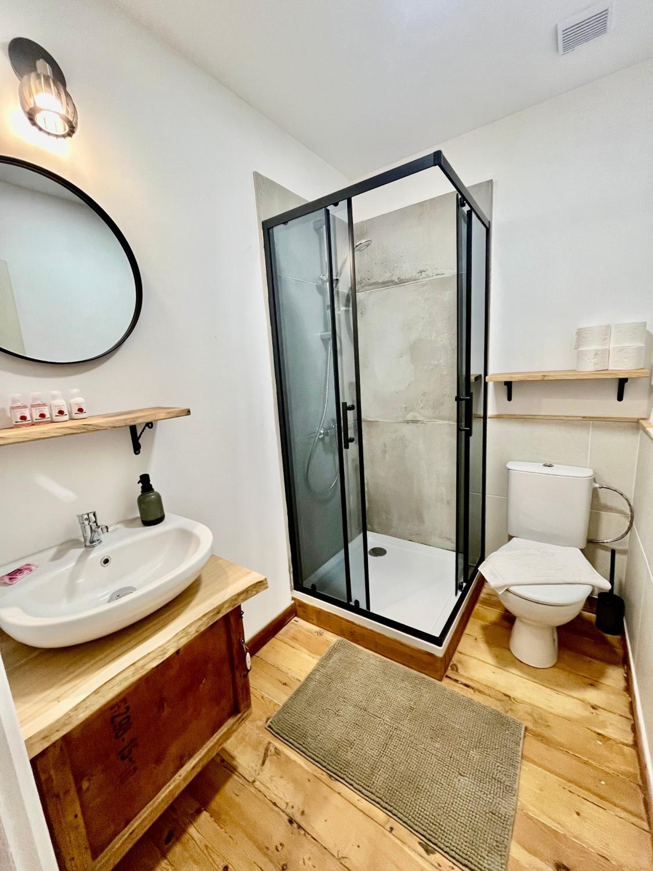 SKYLER VINTAGE APARTMENTS