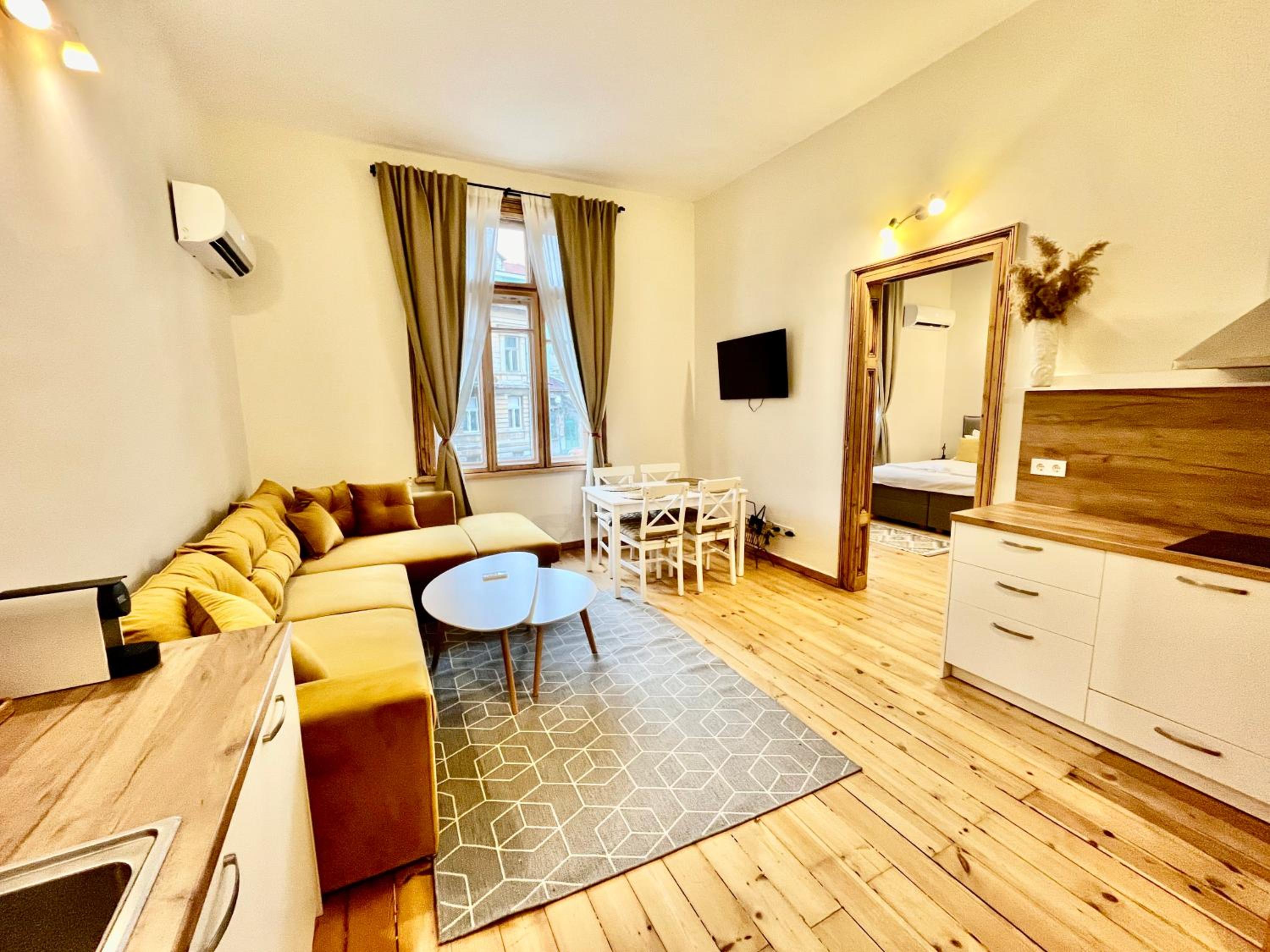 SKYLER VINTAGE APARTMENTS