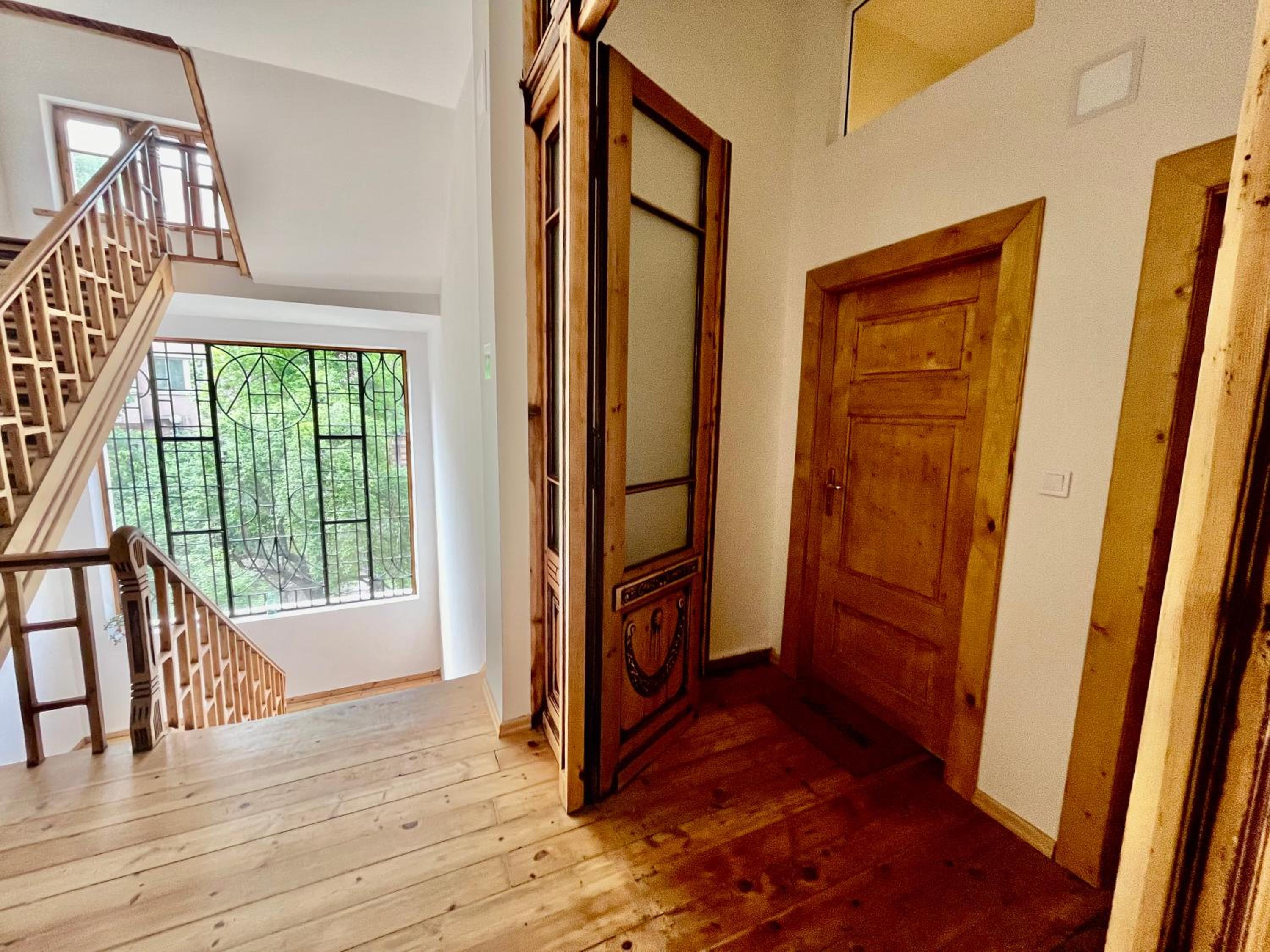 SKYLER VINTAGE APARTMENTS