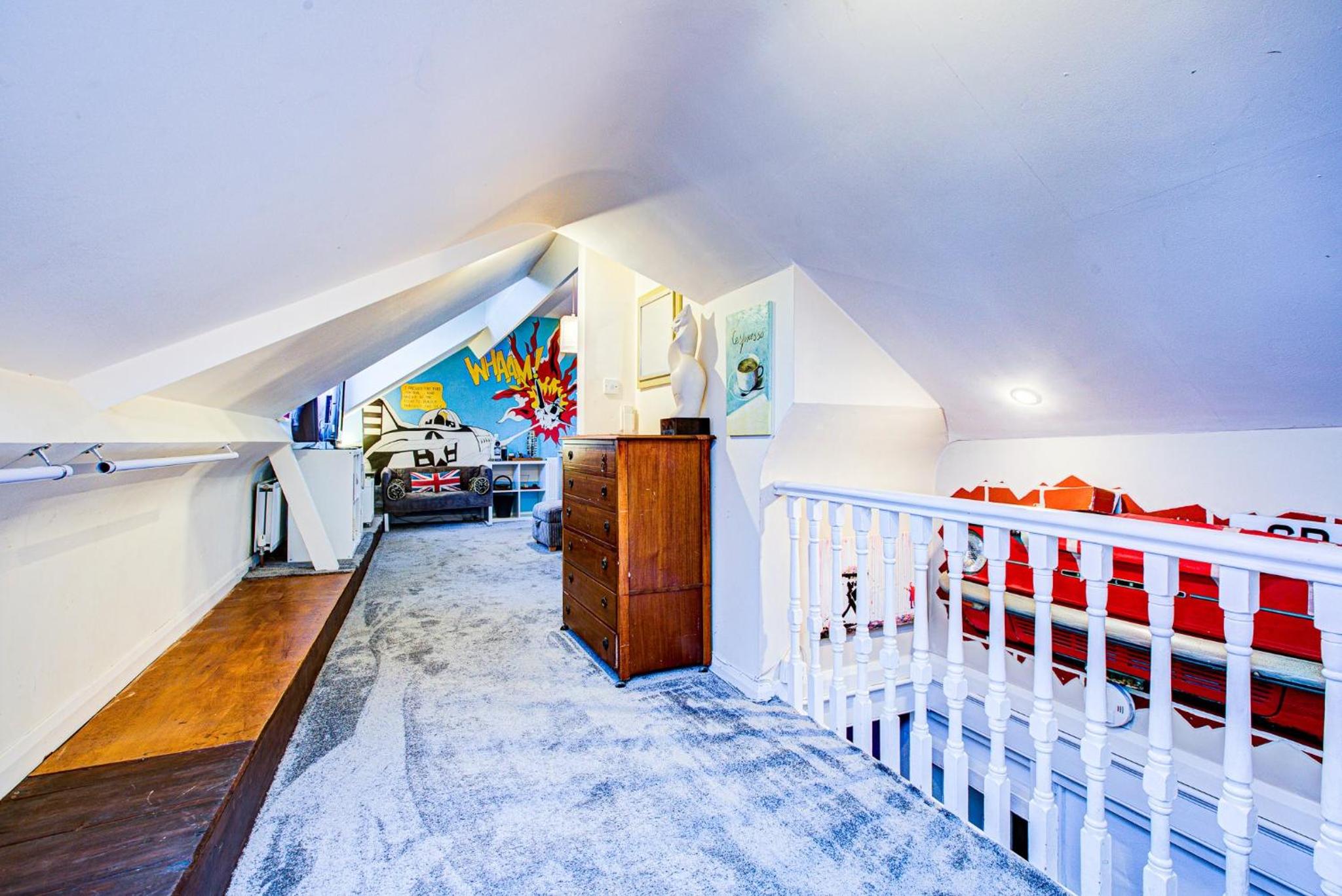 Entire artistic open-apartment