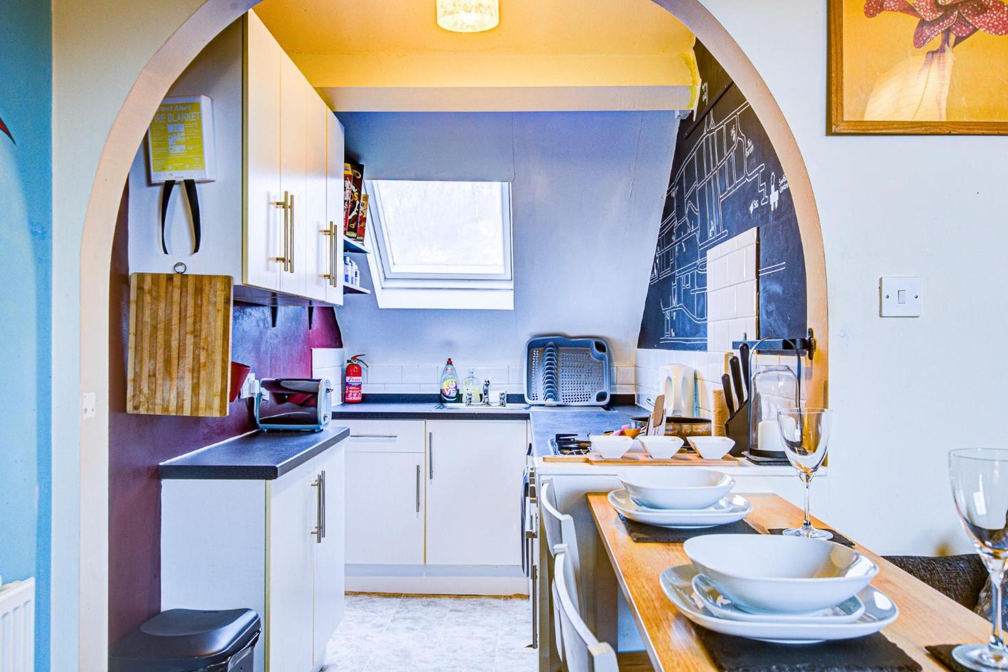 Entire artistic open-apartment