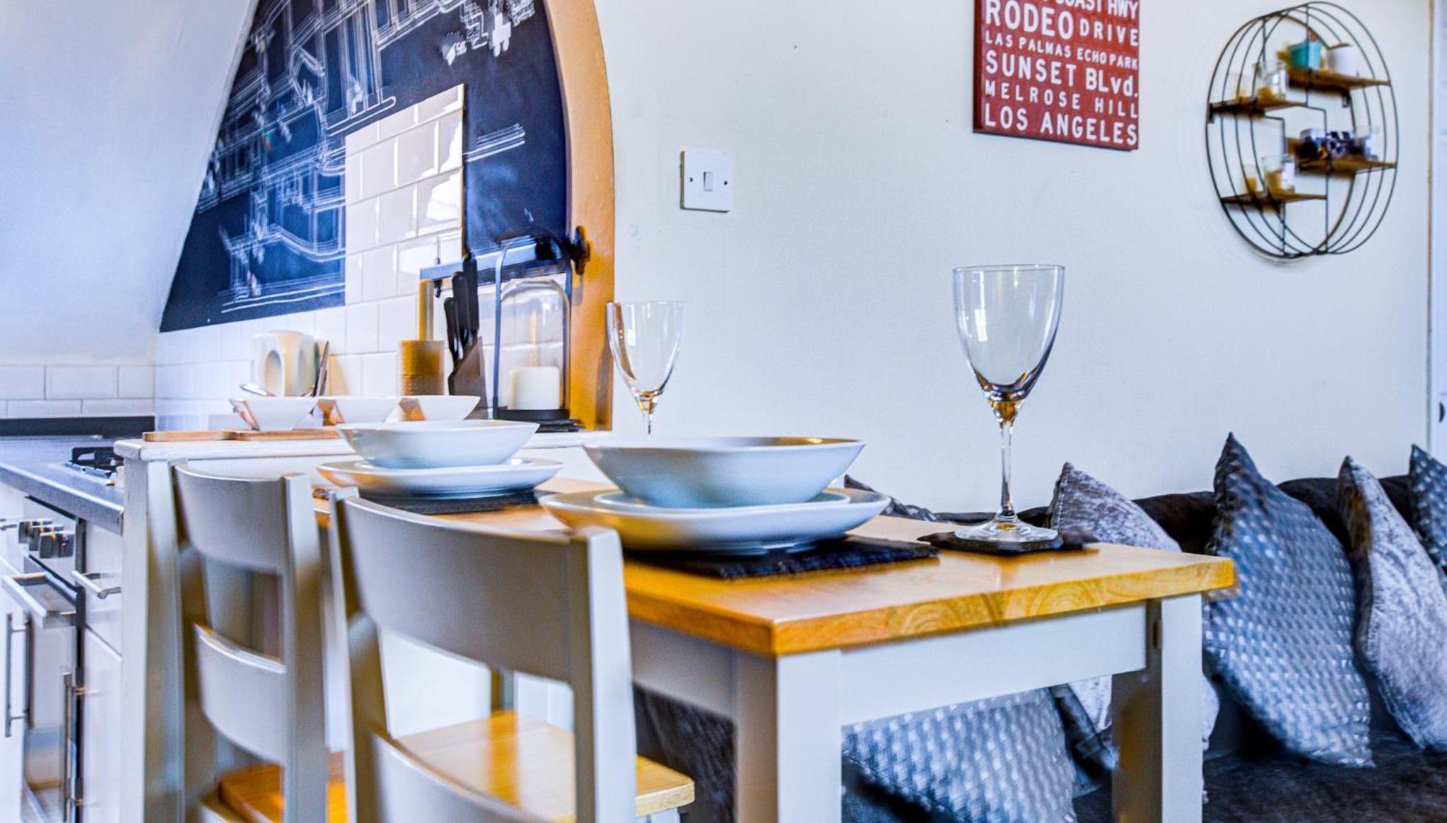 Entire artistic open-apartment