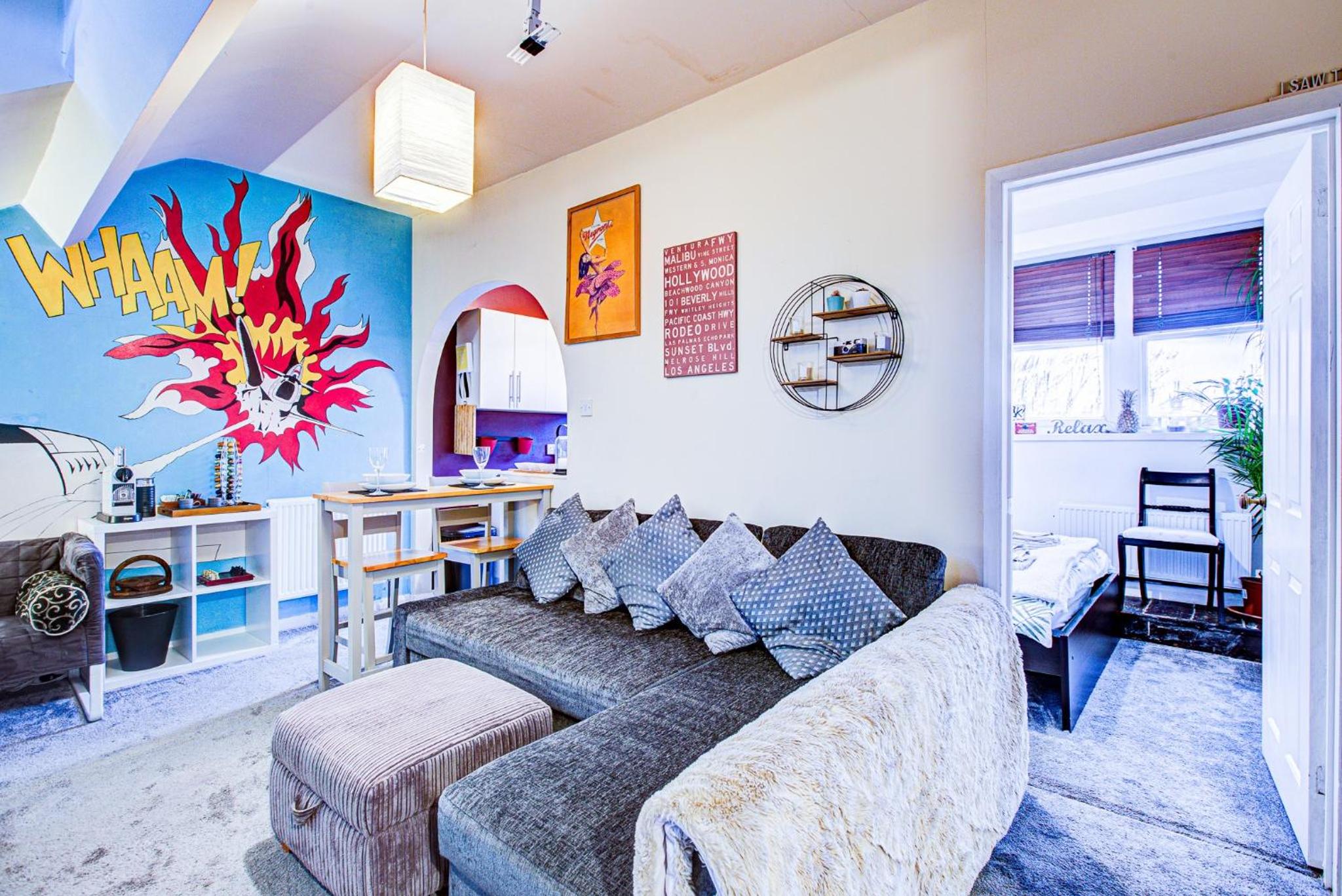 Entire artistic open-apartment