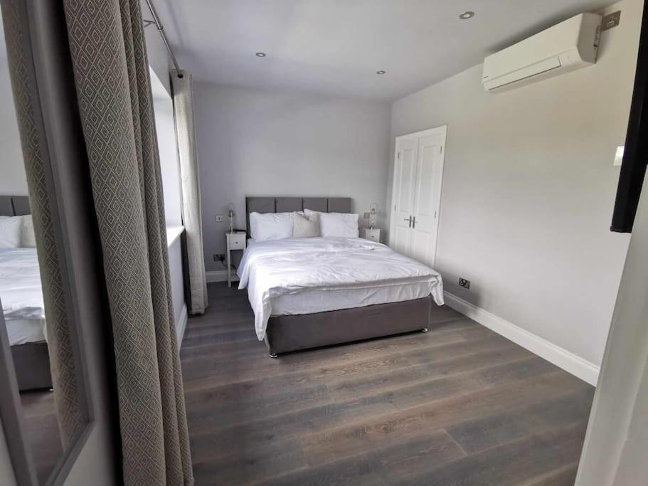 5 Ham Manor Farm Cottage view 4